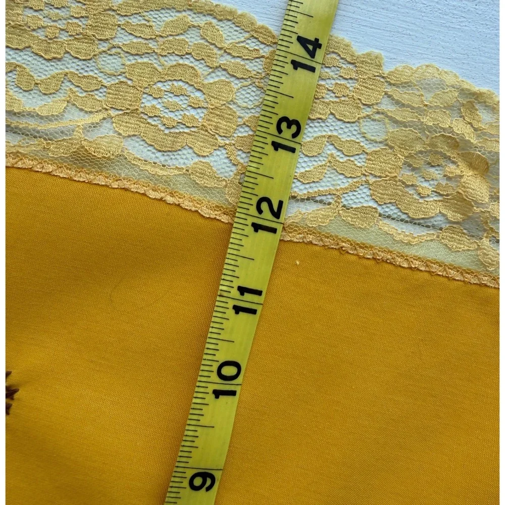 Vintage Yellow Embroidered Lace Trim Table Runner Floral Decor Oval 30 Inch
